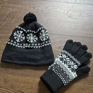 Black and White Snowflake Knit Hat and Gloves Set